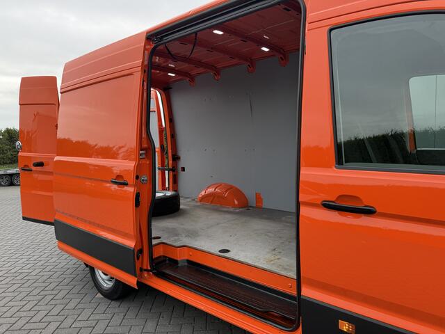 Volkswagen CRAFTER 35 2.0 TDI 177 PK / L3H3 / CAMERA / CRUISE / 3.5 TON TREKKEN / 3-ZITS / AIRCO / CARPLAY / GEVEERDE STOEL / 3500 KG AHG