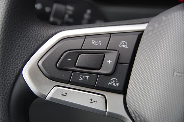 Volkswagen CRAFTER 50 2.0 TDI L4, N1! DUBBELLUCHT OPEN LAADBAK, 3.5T TREKHAAK, FACELIFT, CAMERA, PARKEERSENSOREN, CARPLAY, CLIMA, NL AUTO, NAP, PICK-UP, OPENLAADBAK, PICK UP