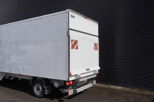 Volkswagen CRAFTER 140pk Automaat Bakwagen Laadklep zijdeur Apple Carplay Airco Cruise control