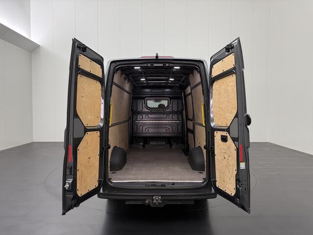 Volkswagen CRAFTER 2.0TDi 140PK L3H3 | Trekhaak 3000Kg | Multimedia | Camera | Airco | Cruise | 3-Zits