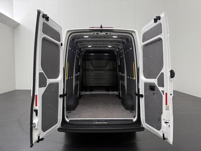 Volkswagen CRAFTER 2.0TDi 177PK Automaat L3H3 | 2xSchuifdeur | LED | Navigatie | Camera | Multimedia | Airco | Cruise | 3-Zits