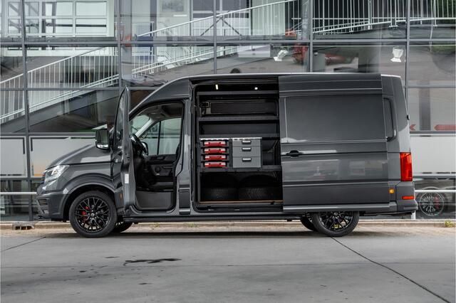 Volkswagen CRAFTER 2.0 TDI 177 PK L3H3 Highline | DSG | L+R Schuifdeur | Bi-Xenon | ACC | Trekhaak | Blind spot | Camera | CarPlay | Navigatie | Massage | Stoel- en stuurwielverwarming | DAB | Nieuwe APK