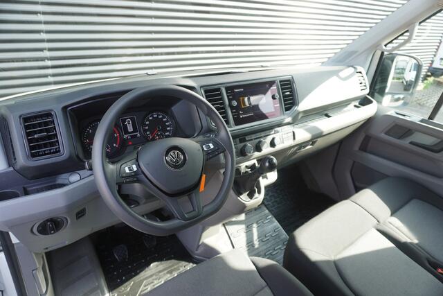 Volkswagen CRAFTER 140pk L3H3/L2H2 Apple carplay Cruise control Airco Imperiaal Parkeersensoren 3-Zits