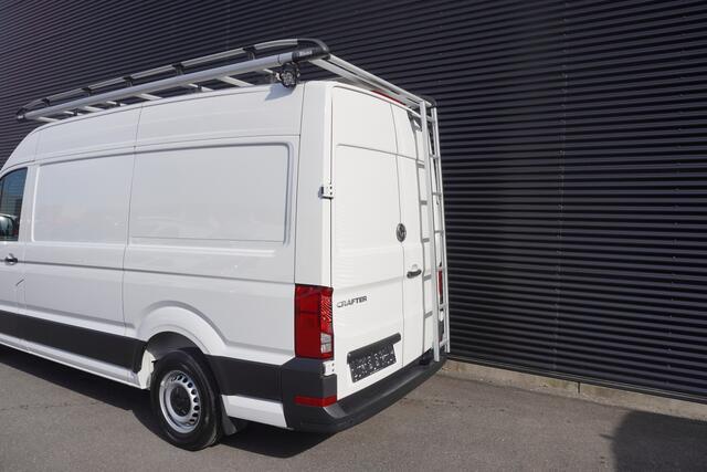 Volkswagen CRAFTER 140pk L3H3/L2H2 Apple carplay Cruise control Airco Imperiaal Parkeersensoren 3-Zits