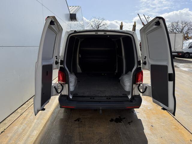 Volkswagen E-Transporter 113PK L2H1 138KM WLTP Trekhaak 100% Elektrisch Transporter Airco Stoelverwarming Parkeersensoren