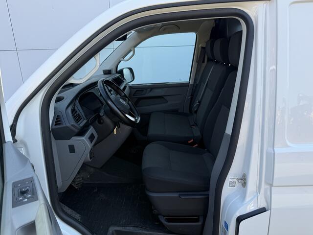 Volkswagen E-Transporter 113PK 37,3kWh L2H1 Elektrisch! 138KM WLTP Trekhaak Carplay Airco Stoelverwarming Parkeersensoren Transporter