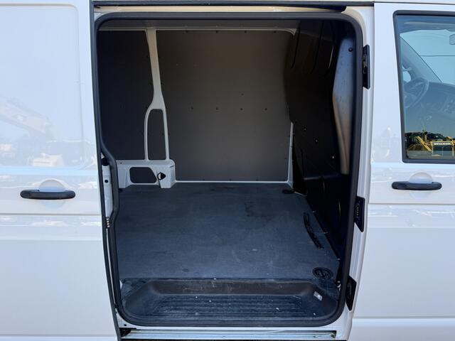 Volkswagen E-Transporter 113PK 37,3kWh L2H1 Elektrisch! 138KM WLTP Trekhaak Carplay Airco Stoelverwarming Parkeersensoren Transporter