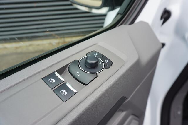 Volkswagen E-Transporter 32 L1H1 Life 64 kWh Apple Carplay Camera 3-Zits ACC Cruise control Digitaal Dashboard