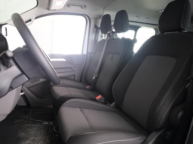 Volkswagen E-Transporter Kombi 34 L2H1 Style 64 kWh DC 218 pk | Navigatie | Warmtepomp | Parkeersensoren | Achteruitrijcamera | Adaptieve cruise control |