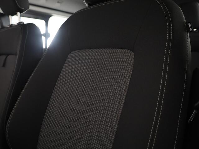 Volkswagen E-Transporter Kombi 34 L2H1 Style 64 kWh DC 218 pk | Navigatie | Warmtepomp | Parkeersensoren | Achteruitrijcamera | Adaptieve cruise control |