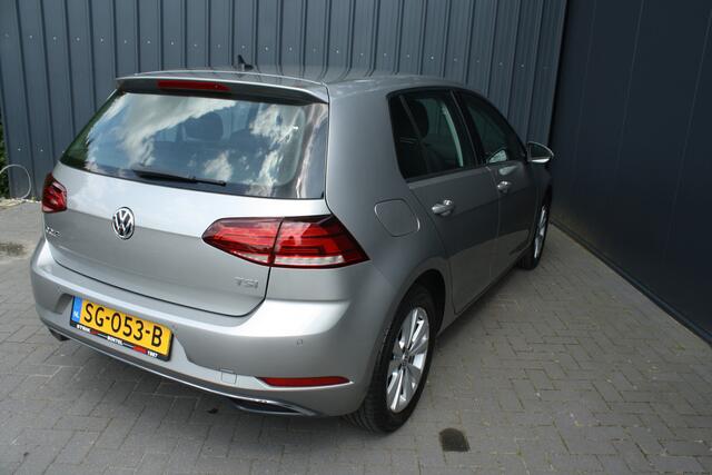Volkswagen GOLF 1.0 TSI Comfortline - RIJKLAAR - NAVIGATIE - CAMERA - 5-DEURS