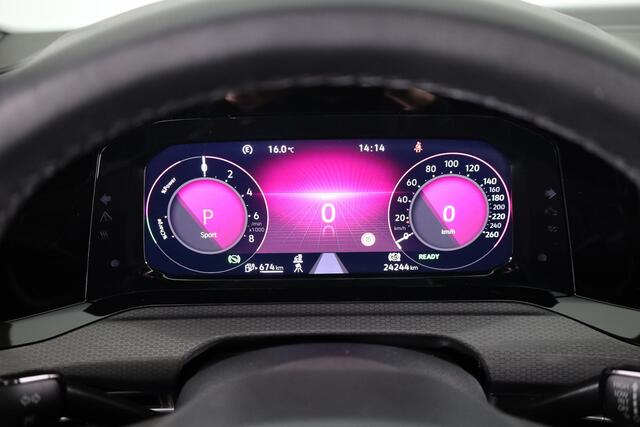 Volkswagen GOLF 1.4 eHybrid GTE 245 pk Automaat (DSG) | Navigatie | Panoramadak | Parkeersensoren | Achteruitrijcamera | Stoelverwarming | Matrix LED koplampen |