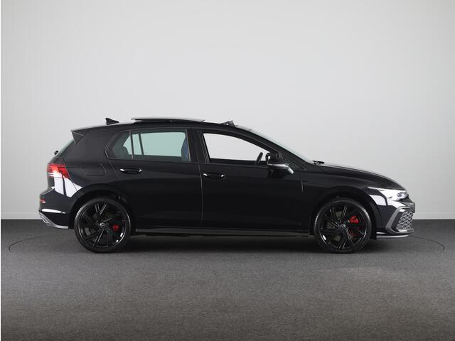Volkswagen GOLF 1.4 eHybrid GTE 245 pk Automaat (DSG) | Navigatie | Panoramadak | Parkeersensoren | Achteruitrijcamera | Stoelverwarming |