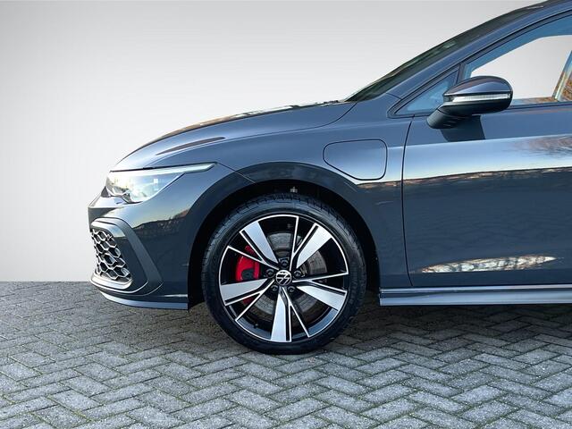 Volkswagen GOLF 1.4 eHybrid GTE 245pk | Adapt. Cruise Control | Stuur- + Stoelverwarming | Sfeerverlichting | Apple Carplay/Android Auto | Rijklaarprijs!