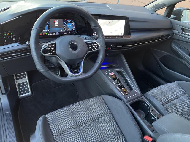 Volkswagen GOLF 1.4 eHybrid GTE 245pk | Adapt. Cruise Control | Stuur- + Stoelverwarming | Sfeerverlichting | Apple Carplay/Android Auto | Rijklaarprijs!