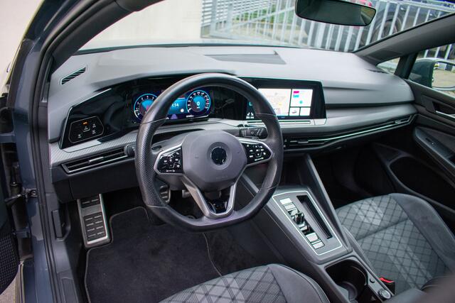 Volkswagen GOLF 1.5 eTSI R-Line ACC 18" Stoel/stuur verw. A. Camera