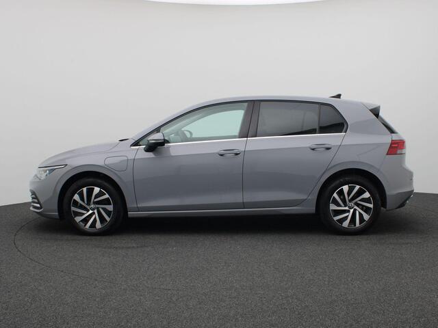 Volkswagen GOLF 1.4 eHybrid Style 204PK DSG Full led, trekhaak, adaptive cruise, stuur-stoelverwarming, keyless, elek. verstelbare voorstoel met massagefunctie, 16" lichtmetaal