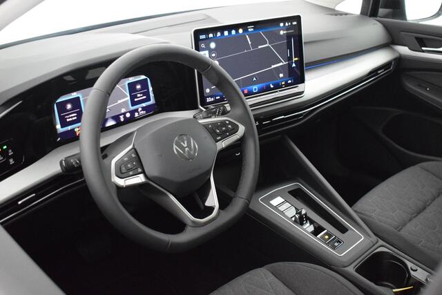 Volkswagen GOLF Variant 8.5 1.5 eTSI 150pk DSG Life Edition Trekhaak Camera Panoramadak Navigatie