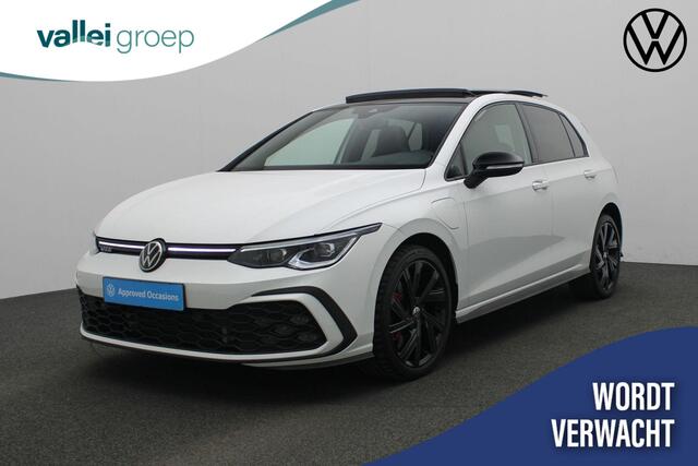 Volkswagen GOLF 1.4 245 pk DSG eHybrid GTE | Panoramadak | IQ Light | Achteruitrijcamera | Stoelverwarming | Navigatie