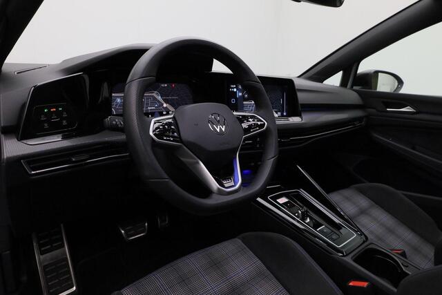 Volkswagen GOLF 1.4 245 pk DSG eHybrid GTE | Panoramadak | IQ Light | Achteruitrijcamera | Stoelverwarming | Navigatie