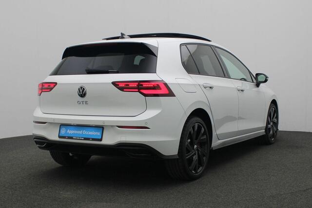 Volkswagen GOLF 1.4 245 pk DSG eHybrid GTE | Panoramadak | IQ Light | Achteruitrijcamera | Stoelverwarming | Navigatie