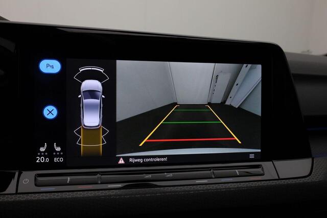 Volkswagen GOLF 1.4 245 pk DSG eHybrid GTE | Panoramadak | IQ Light | Achteruitrijcamera | Stoelverwarming | Navigatie