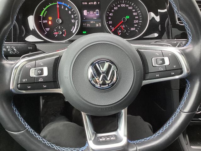 Volkswagen GOLF Gte Met navigatie , pano dak trekhaak