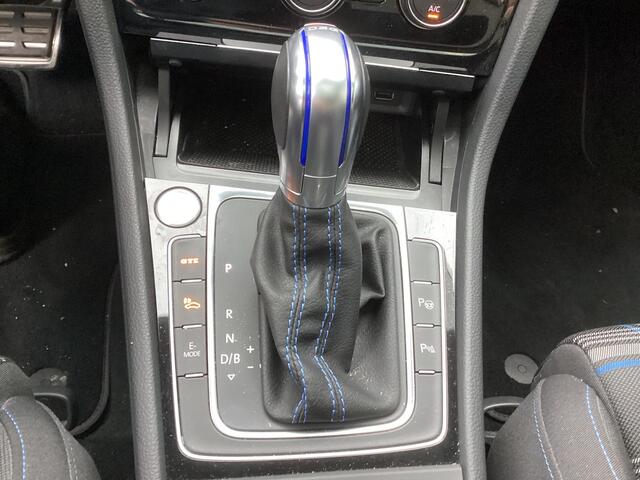 Volkswagen GOLF Gte Met navigatie , pano dak trekhaak