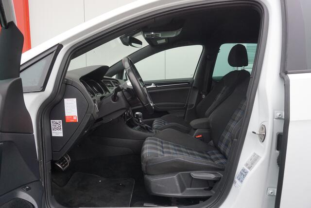Volkswagen GOLF 1.4 TSI GTE Connected Series | Trekhaak | Origineel NL |