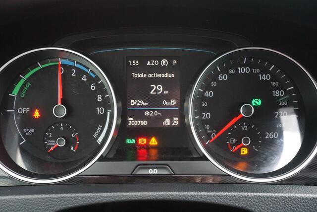 Volkswagen GOLF 1.4 TSI GTE Connected Series | Trekhaak | Origineel NL |