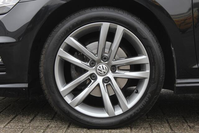 Volkswagen GOLF 1.4 TSI Connected Series R-line AUTOMAAT/Navigatie/Climate control/Stoelverwarming/Parkeersensoren/Cruise control/Half lederen interieur/Multifunctioneel stuurwiel/Bluetooth/Elektrische ramen/Elektrisch verstelbare en verwarmbare spiegels/17'' Lichtmetale