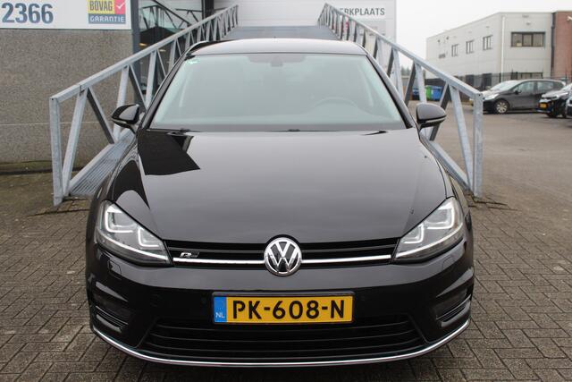 Volkswagen GOLF 1.4 TSI Connected Series R-line AUTOMAAT/Navigatie/Climate control/Stoelverwarming/Parkeersensoren/Cruise control/Half lederen interieur/Multifunctioneel stuurwiel/Bluetooth/Elektrische ramen/Elektrisch verstelbare en verwarmbare spiegels/17'' Lichtmetale