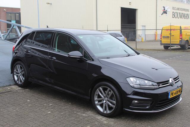 Volkswagen GOLF 1.4 TSI Connected Series R-line AUTOMAAT/Navigatie/Climate control/Stoelverwarming/Parkeersensoren/Cruise control/Half lederen interieur/Multifunctioneel stuurwiel/Bluetooth/Elektrische ramen/Elektrisch verstelbare en verwarmbare spiegels/17'' Lichtmetale