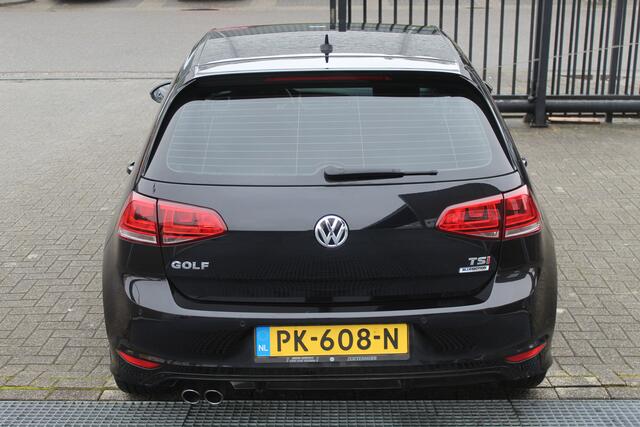 Volkswagen GOLF 1.4 TSI Connected Series R-line AUTOMAAT/Navigatie/Climate control/Stoelverwarming/Parkeersensoren/Cruise control/Half lederen interieur/Multifunctioneel stuurwiel/Bluetooth/Elektrische ramen/Elektrisch verstelbare en verwarmbare spiegels/17'' Lichtmetale