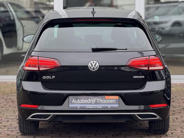 Volkswagen GOLF 1.5 TSI Highline | ACC | Stoelverwarming | LED