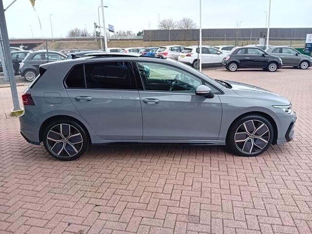 Volkswagen GOLF 1.5 eTSI R-Line Edition Automaat, Pano, Digitaal instrumentenpaneel, App Connect, Sfeerverlichting, Cruise control adaptief, Rijstrookbegeleiding, Dode hoek detector, Navigatie, Stoelverwarming, Keyless, Elektrische ramen en spiegels(inklapbaar), Nieuwsta