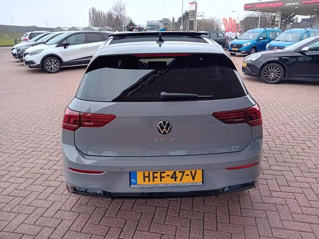 Volkswagen GOLF 1.5 eTSI R-Line Edition Automaat, Pano, Digitaal instrumentenpaneel, App Connect, Sfeerverlichting, Cruise control adaptief, Rijstrookbegeleiding, Dode hoek detector, Navigatie, Stoelverwarming, Keyless, Elektrische ramen en spiegels(inklapbaar), Nieuwsta