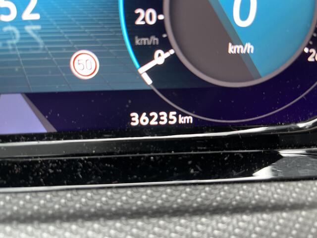Volkswagen GOLF 1.5 TSI R-Line / 2X R-LINE/ DIGITAL DASH/ ACC/ DAB/ NAVI/ APP-CONNECT/ PARK. SENSOREN + CAMERA/ CLIMA/ STUUR & STOELVERWARMING