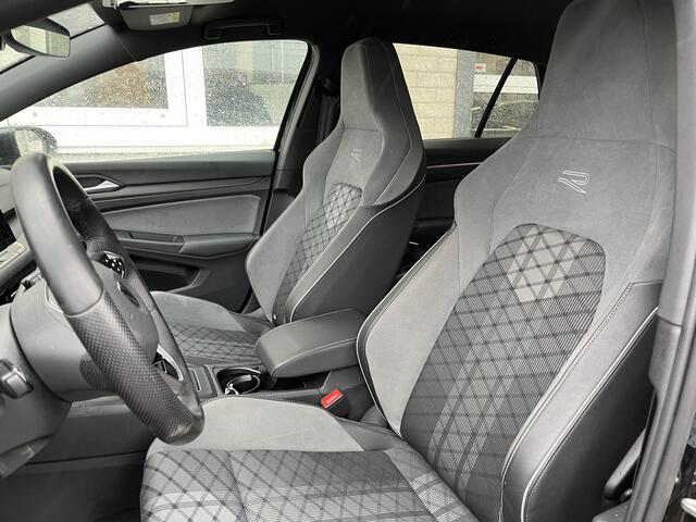 Volkswagen GOLF 1.5 TSI R-Line / 2X R-LINE/ DIGITAL DASH/ ACC/ DAB/ NAVI/ APP-CONNECT/ PARK. SENSOREN + CAMERA/ CLIMA/ STUUR & STOELVERWARMING