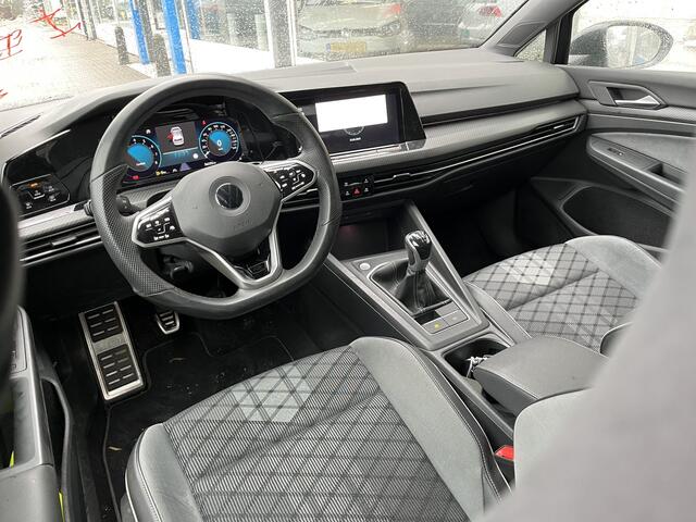 Volkswagen GOLF 1.5 TSI R-Line / 2X R-LINE/ DIGITAL DASH/ ACC/ DAB/ NAVI/ APP-CONNECT/ PARK. SENSOREN + CAMERA/ CLIMA/ STUUR & STOELVERWARMING