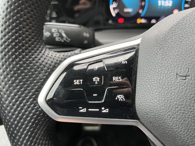 Volkswagen GOLF 1.5 TSI R-Line / 2X R-LINE/ DIGITAL DASH/ ACC/ DAB/ NAVI/ APP-CONNECT/ PARK. SENSOREN + CAMERA/ CLIMA/ STUUR & STOELVERWARMING