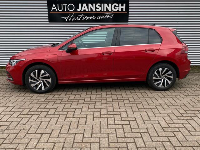 Volkswagen GOLF 1.4 eHybrid Style Automaat Bomvol!! 37.811 km!! | Climate | Cruise | Massagestoelen | Trekhaak! | Head-up display | RIJKLAARPRIJS INCL 12 MAANDEN GARANTIE EN BEURT