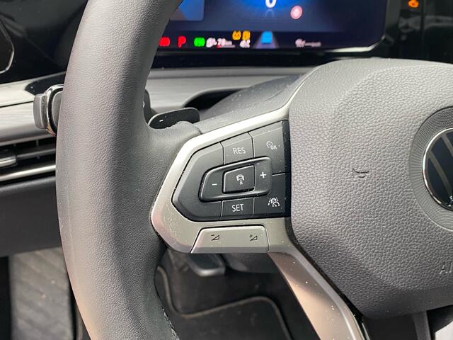 Volkswagen GOLF 1.4 eHybrid Style Automaat Bomvol!! 37.811 km!! | Climate | Cruise | Massagestoelen | Trekhaak! | Head-up display | RIJKLAARPRIJS INCL 12 MAANDEN GARANTIE EN BEURT