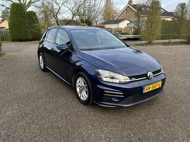 Volkswagen GOLF 1.0 TSI Comfortline R-Line