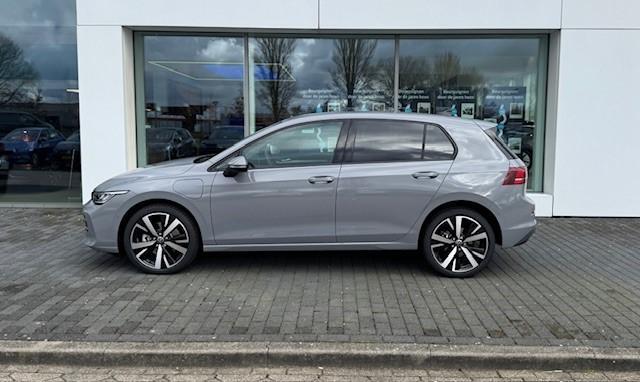 Volkswagen GOLF Life Edition 1.5 eHybrid 150 kW / 204 pk Hatchback | 18" Velgen | Camera | Cruise Control Adaptief | Keyless | Digitale Cockpit |