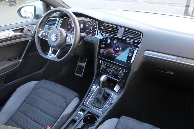 Volkswagen GOLF 1.4 TSI 2x R-Line Automaat/Panoramadak/Virtual cockpit/Adaptive cruise control/Achteruitrijcamera/Led koplampen/Navigatie/Keyless/Apple carplay/Licht metalen velgen/Inklapbare spiegels/Stoelverwarming/Parkeersensoren rondom/Lane assist/Schakel flippers