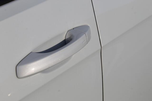 Volkswagen GOLF 1.4 TSI 2x R-Line Automaat/Panoramadak/Virtual cockpit/Adaptive cruise control/Achteruitrijcamera/Led koplampen/Navigatie/Keyless/Apple carplay/Licht metalen velgen/Inklapbare spiegels/Stoelverwarming/Parkeersensoren rondom/Lane assist/Schakel flippers