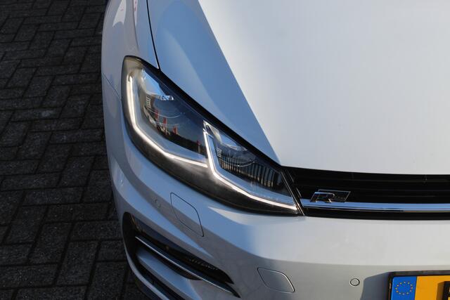 Volkswagen GOLF 1.4 TSI 2x R-Line Automaat/Panoramadak/Virtual cockpit/Adaptive cruise control/Achteruitrijcamera/Led koplampen/Navigatie/Keyless/Apple carplay/Licht metalen velgen/Inklapbare spiegels/Stoelverwarming/Parkeersensoren rondom/Lane assist/Schakel flippers