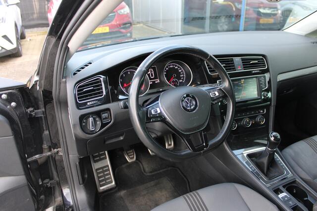 Volkswagen GOLF 1.2 TSI Connected Series NAVI ADAP. CRUISE PDC V&A