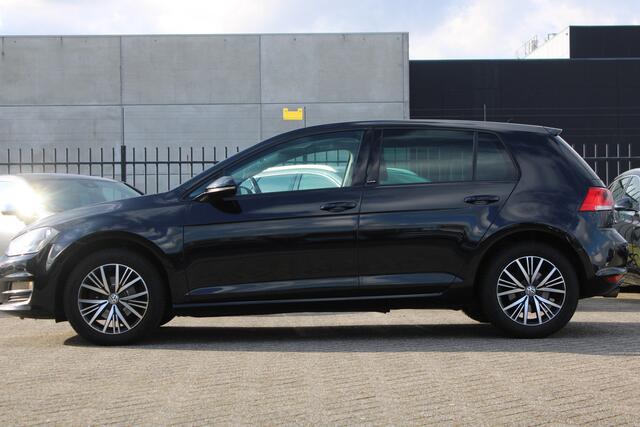 Volkswagen GOLF 1.2 TSI Connected Series NAVI ADAP. CRUISE PDC V&A